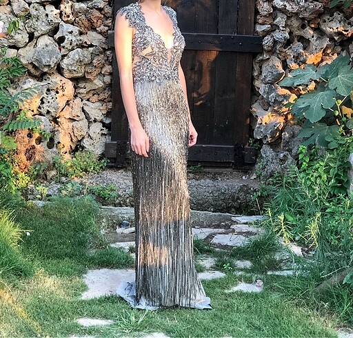 Sırt Dekolteli Boncuklu İthal Elbise - Görsel 5