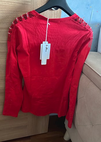 Kırmızı V Yaka Uzun Kollu Baskılı Kadın Tişört - Görsel 4