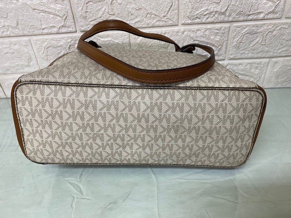 Michael Kors Bej Deri Baskılı Kadın Çanta - Görsel 5