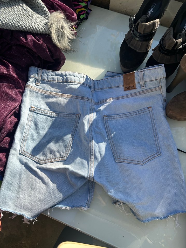 Gri Renkli Kadın Kot Şort, Gevşek Kesim, Mini - Görsel 3