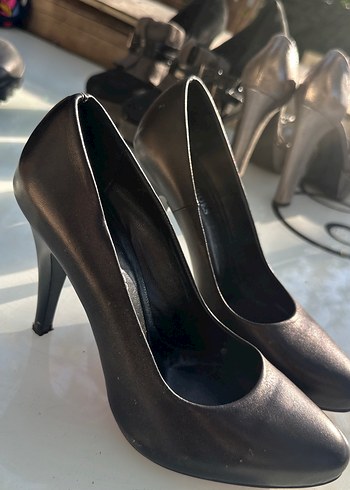 Parlak Siyah Kadın Stiletto Topuklu Ayakkabı - Görsel 2