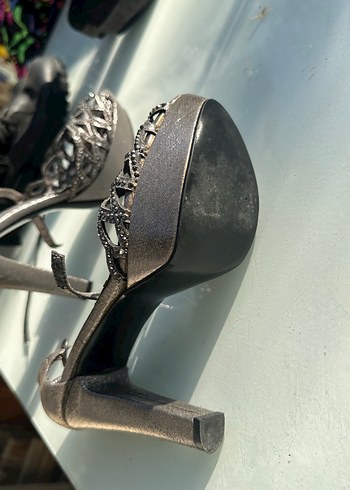 Yılan Desenli Siyah Payetli Topuklu Ayakkabı - Görsel 4