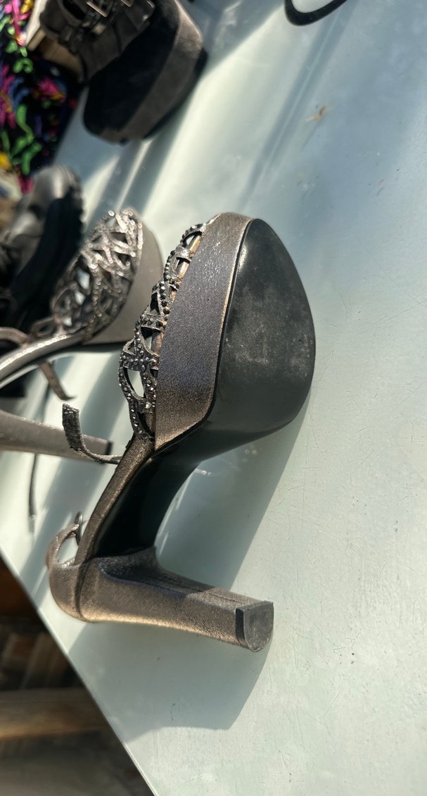 Yılan Desenli Siyah Payetli Topuklu Ayakkabı - Görsel 4