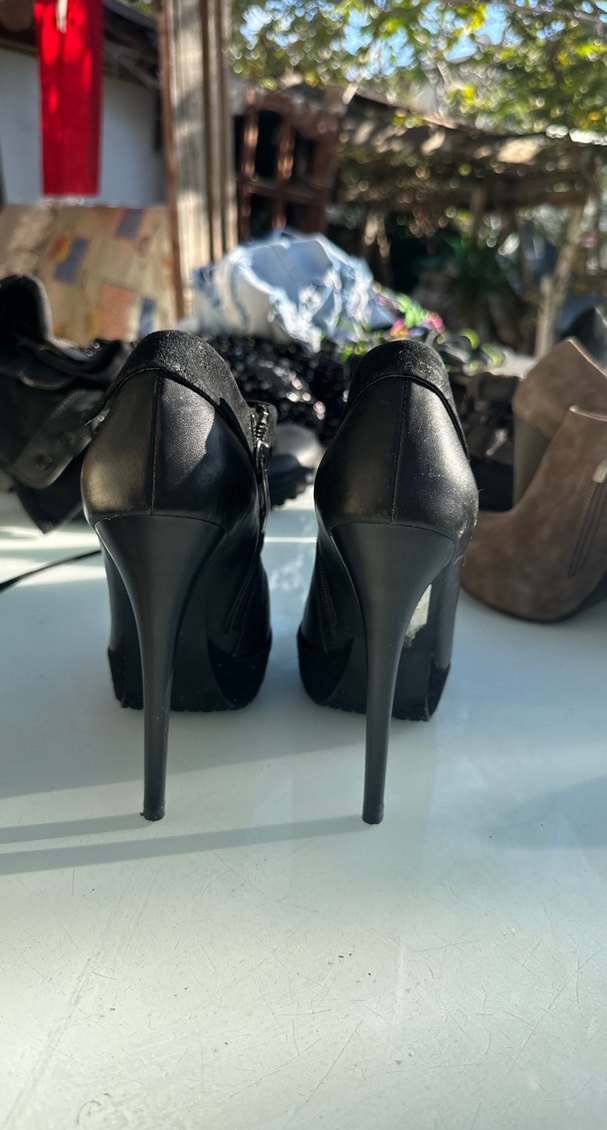 Tokalı Siyah Deri Kadın Dolgu Topuk Bot - Görsel 3