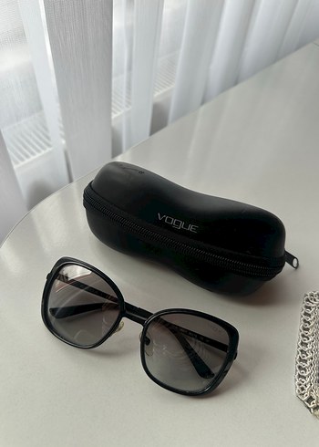 Vogue Siyah Minimalist Kadın Güneş Gözlüğü - Görsel 3