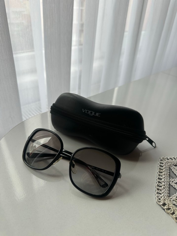 Vogue Siyah Minimalist Kadın Güneş Gözlüğü - Görsel 2