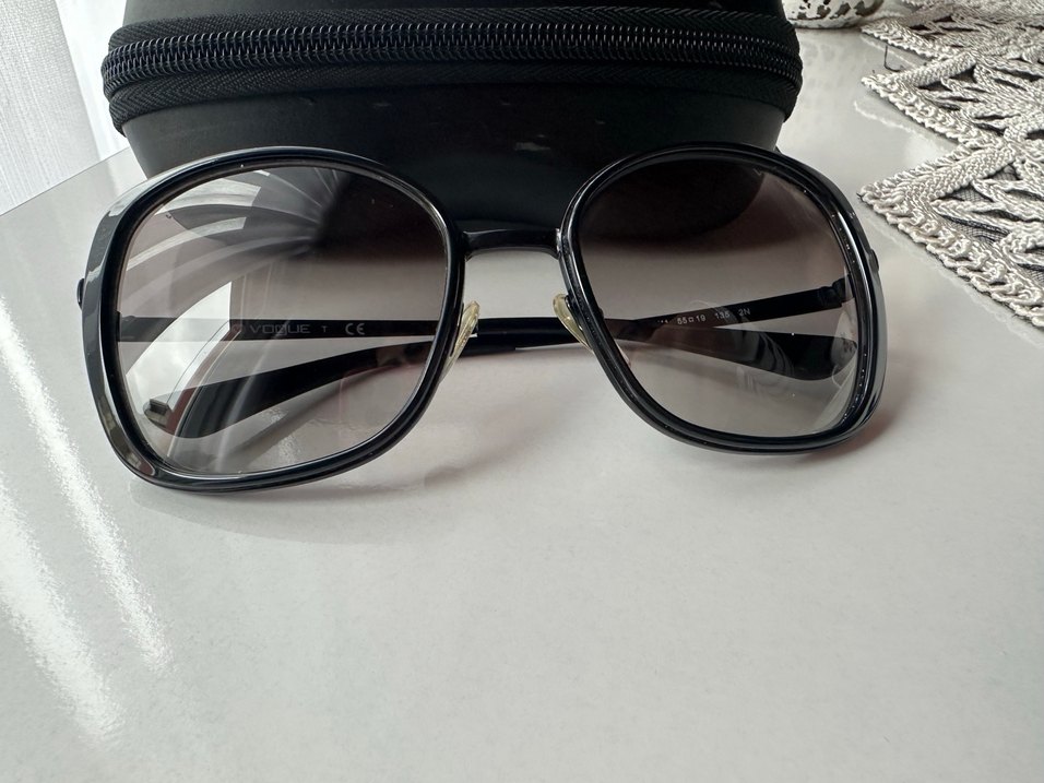 Vogue Siyah Minimalist Kadın Güneş Gözlüğü - Görsel 4