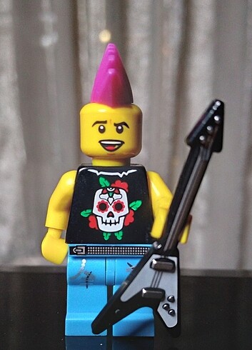 Lego Minifigure Seri 4 Punk Rocker 