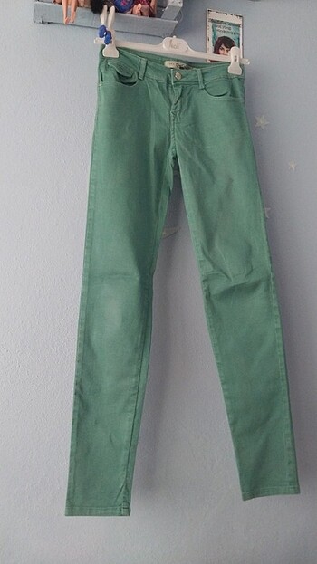 Yeşil likralı pantolon