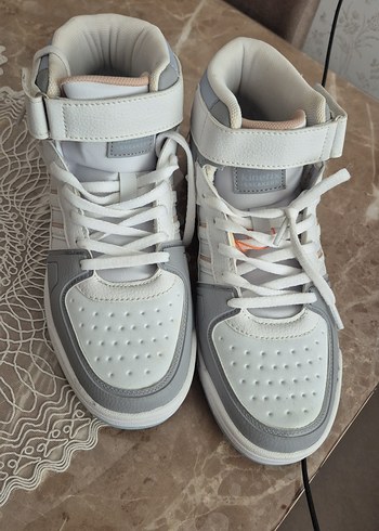 Kinetix Beyaz Gri Bağcıklı Spor Kadın Sneakers