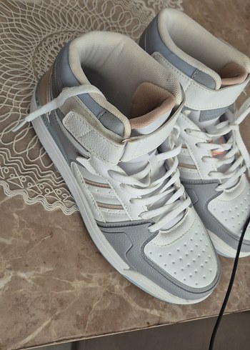 Beyaz Gri Bağcıklı Spor Kadın Sneakers
