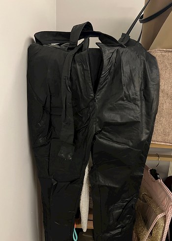Drapeli Siyah Deri pantolon - Görsel 5