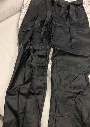 Drapeli Siyah Deri pantolon - Görsel 4