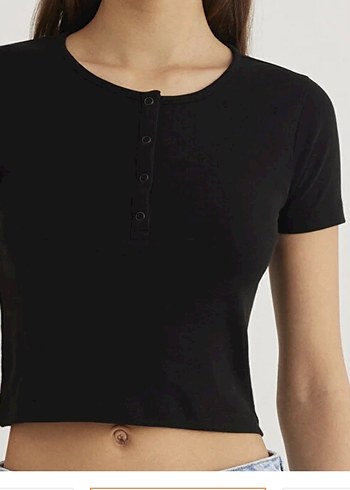 Mavi Düğme detay siyah bluz crop - Görsel 2