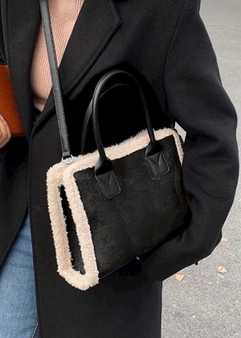 Kürk detay siyah nubuk çanta - Görsel 2