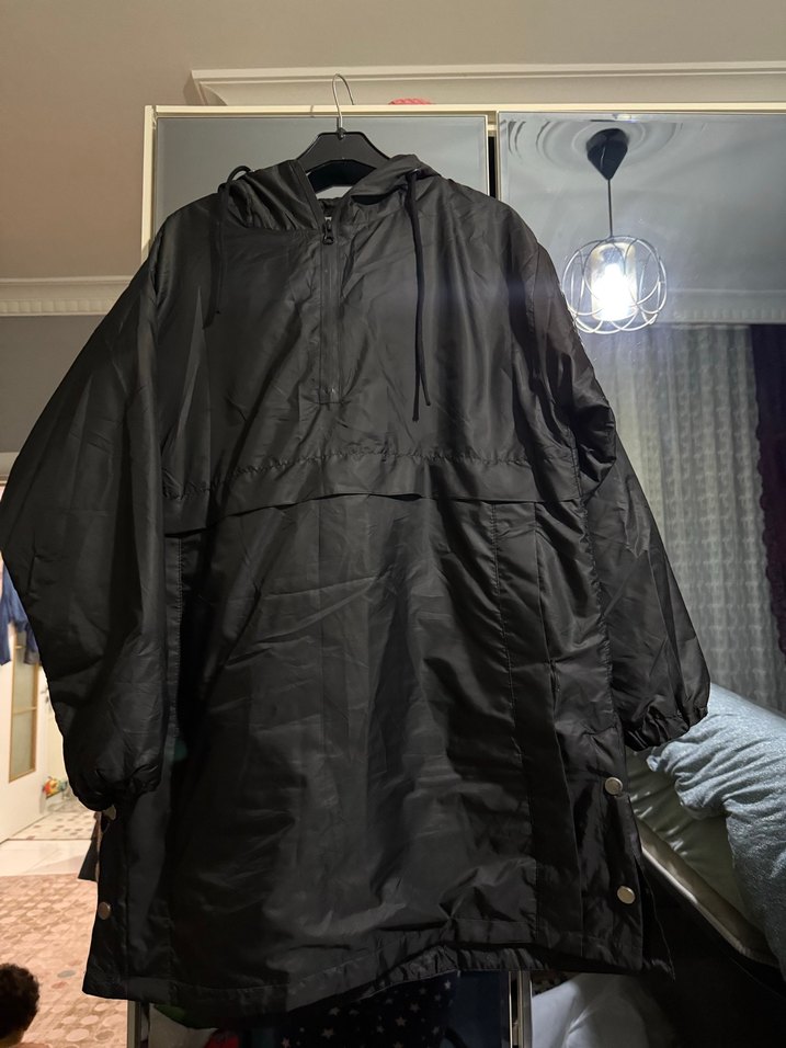 Siyah Yağmurluk - Görsel 2