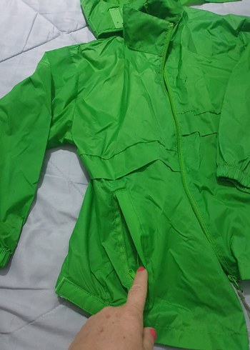 Kapüşonlu Erkek Çocuk Yeşil Yağmurluk - Görsel 3