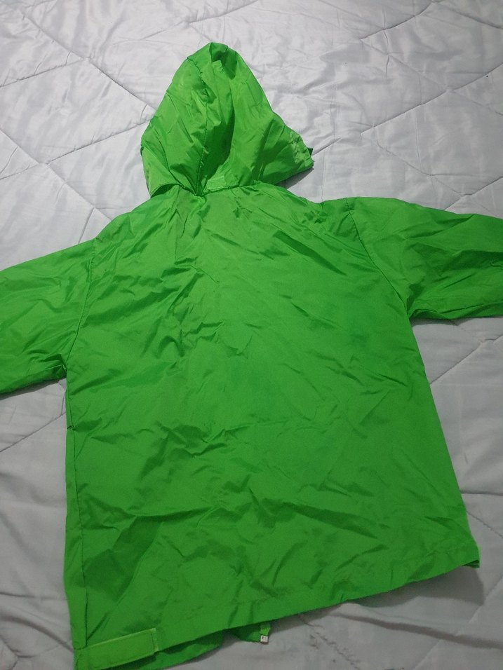 Kapüşonlu Erkek Çocuk Yeşil Yağmurluk - Görsel 4