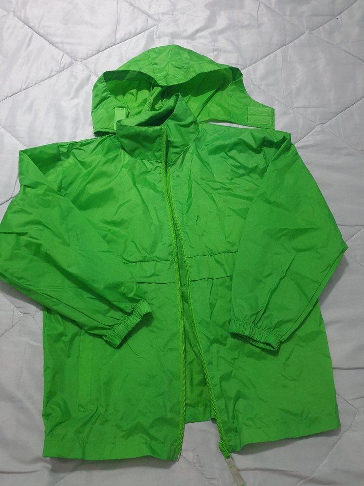 Kapüşonlu Erkek Çocuk Yeşil Yağmurluk - Görsel 2