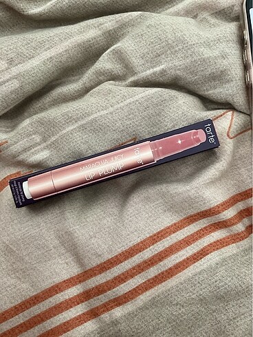  Beden Tarte maracuja juicy lip plump mixed berry