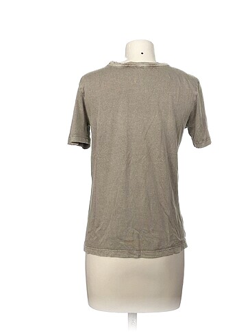 s Beden Zara T-shirt %70 İndirimli.