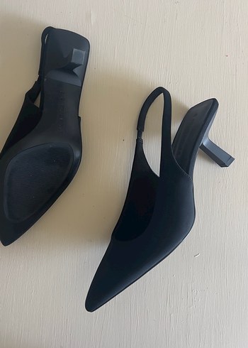 40 Beden siyah Renk Siyah sivri burun kısa topuk