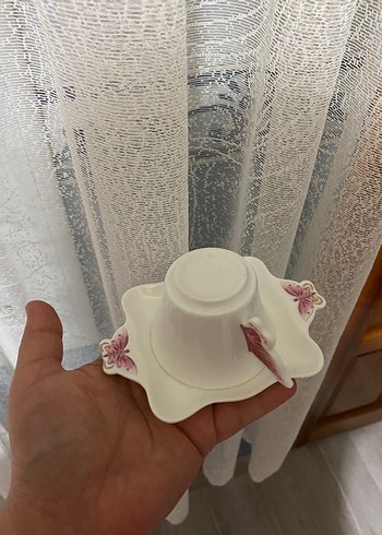 Güral Porselen Pastel Beyaz Seramik Fincan ve Tabağı