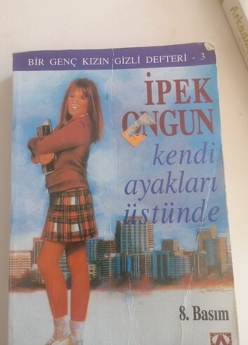 İpek Ongun-Kendi Ayakları Üstünde
