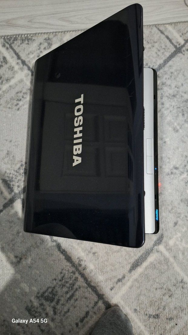Toshiba satellite intel (R) CPU Laptop - Görsel 3