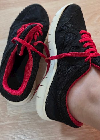 37 Beden kırmızı Renk Kırmızı Bağcıklı Siyah Spor Kadın Nike