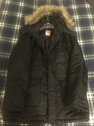 mont parka siyah kapüşonlu kürklü 