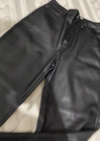 Kadın Siyah Deri Kemerli Rahat Kesim Pantolon - Görsel 3