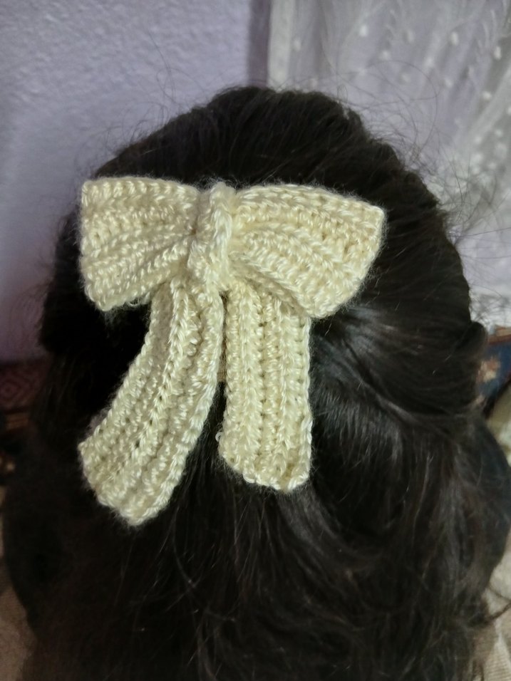 Beyaz Örgü Kumaş Fiyonk Saç Aksesuarı model belirtiniz - Görsel 2