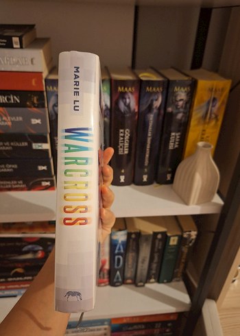 Beden Warcross - Marie Lu