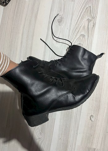 Siyah Deri Topuklu Goth Botlar - Görsel 4