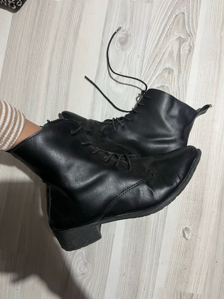 Siyah Deri Topuklu Goth Botlar - Görsel 4