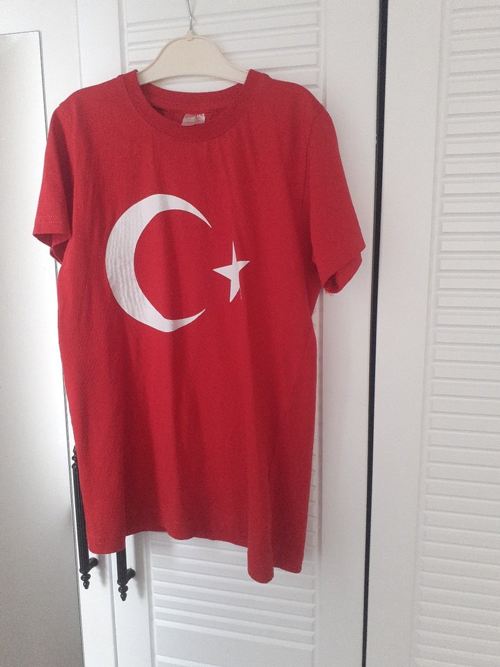 Erkek Çocuk Kırmızı Ay Yıldızlı Tişört - Görsel 2