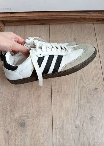 Beyaz Spor Ayakkabı Siyah Çizgili - Görsel 2