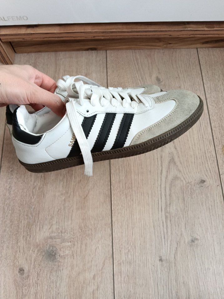 Beyaz Spor Ayakkabı Siyah Çizgili - Görsel 2