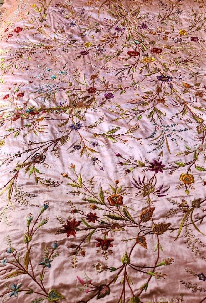 Pembe Nakışlı Parlak antika yatak örtüsü - Görsel 3