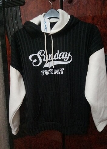 l Beden Sweatshirt