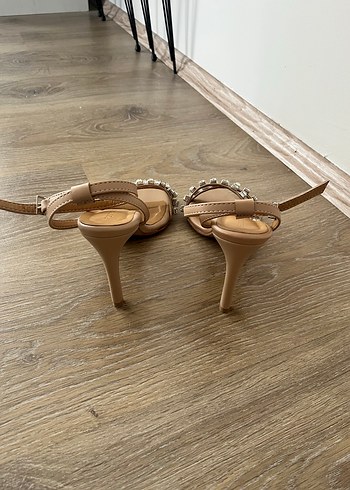 Bej Deri Taşlı Dolgu Topuk Abiye Ayakkabı - Görsel 2