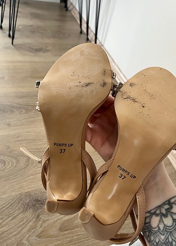 Bej Deri Taşlı Dolgu Topuk Abiye Ayakkabı - Görsel 3