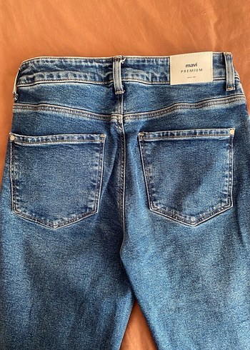 34 Beden Düğmeli Normal Boy Geniş Kesim Kadın Kot Pantolon