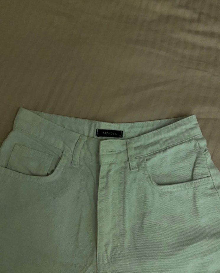 TRENDYOLMİLLA Beyaz Kot Şort - Görsel 2