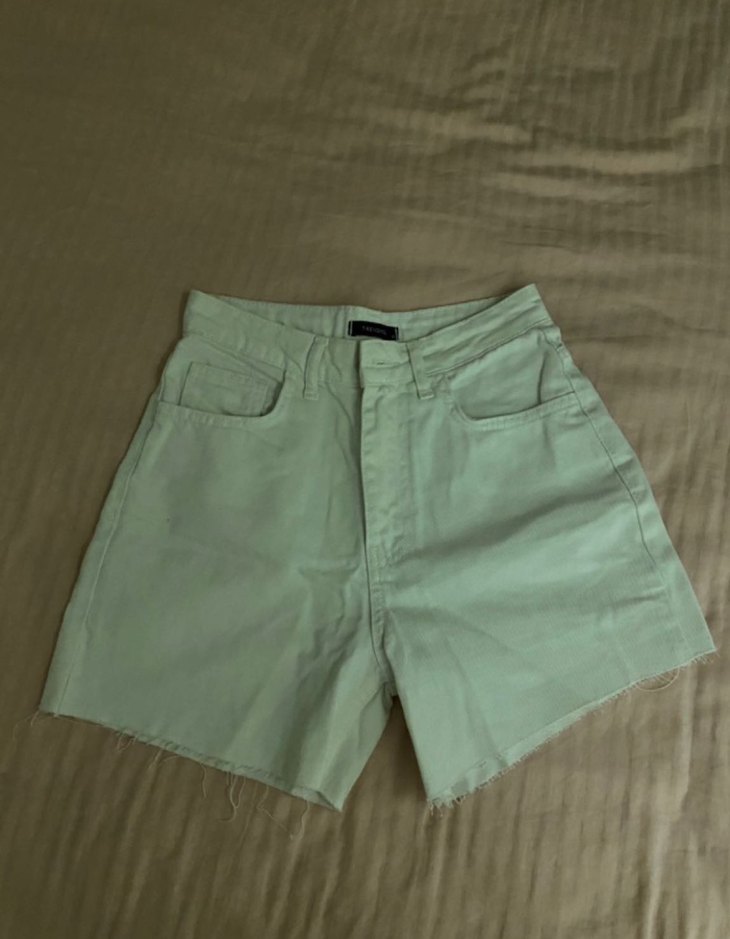 TRENDYOLMİLLA Beyaz Kot Şort - Görsel 3