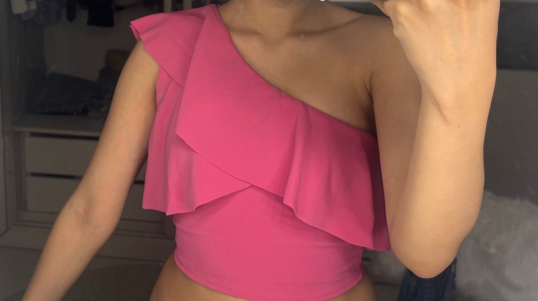Pembe Tek Omuz Volanlı Crop Top - Görsel 3