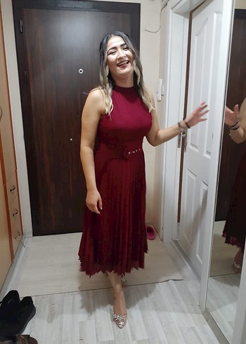 Bordo Yüksek Yakalı Piliseli Elbisesi - Görsel 2