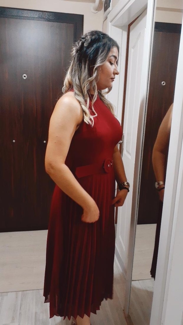 Bordo Yüksek Yakalı Piliseli Elbisesi - Görsel 3