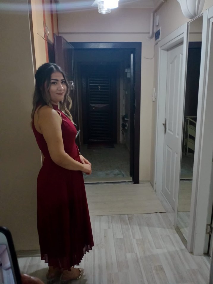 Bordo Yüksek Yakalı Piliseli Elbisesi - Görsel 4